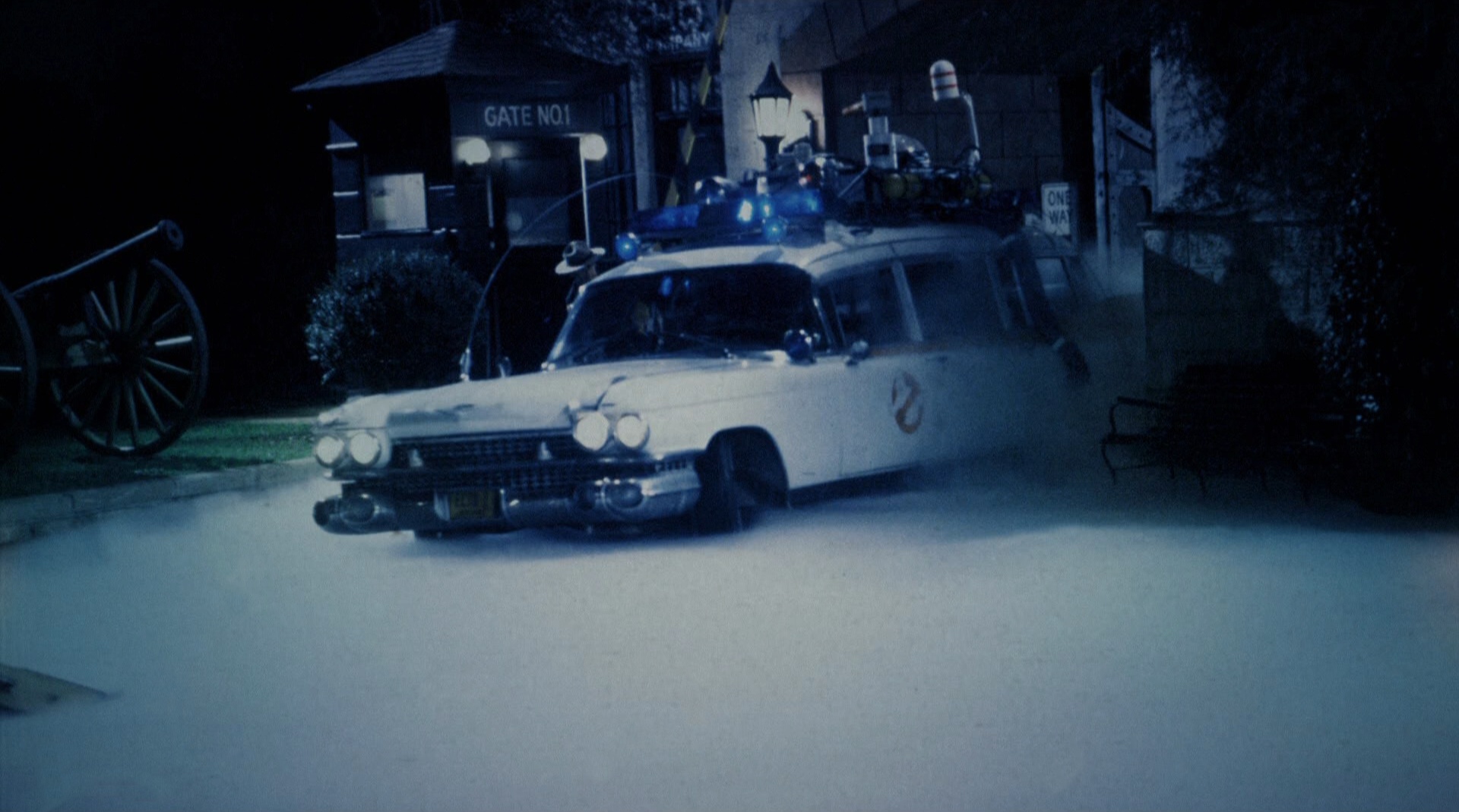 gb1_blu2009_featurette_car43.jpg