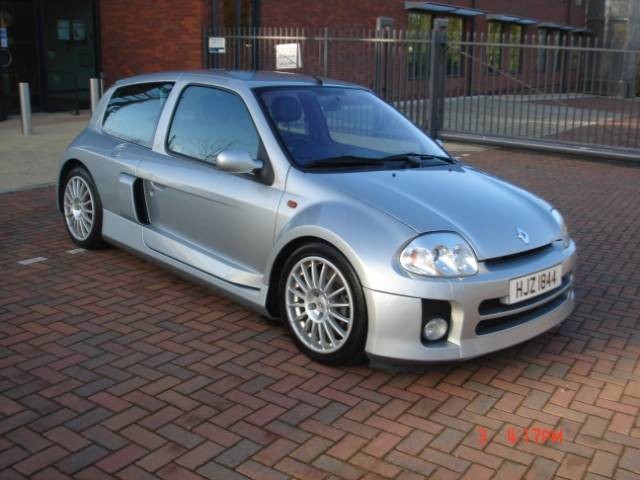 renault-clio-hatchback-petrol_3369408.jpg