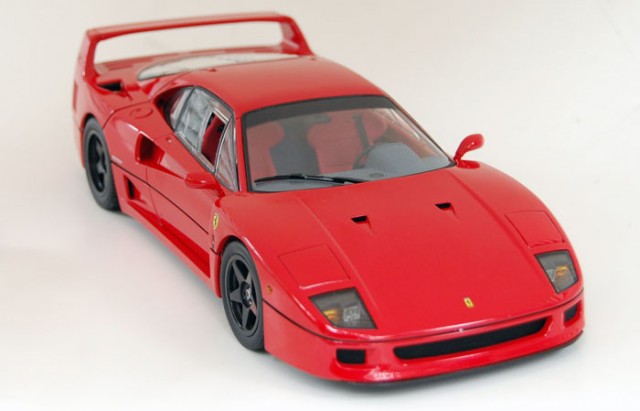 ky08412r.jpg (42.44 KiB) Megtekintve 11256 alkalommal Kyosho - Ferrari F40 Light Weight