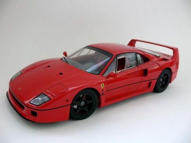 ky08412r_1.jpg (51.92 KiB) Megtekintve 15178 alkalommal Kyosho - Ferrari F40 Light Weight
