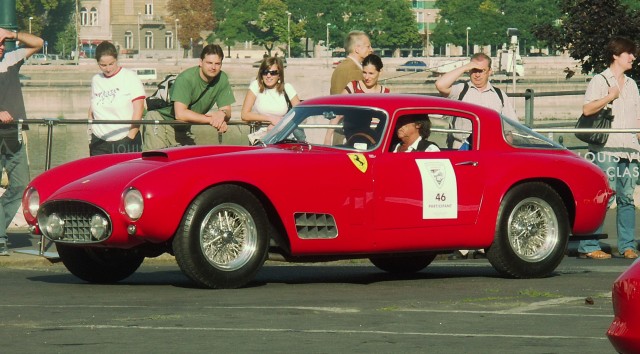 Ferrari (5).jpg