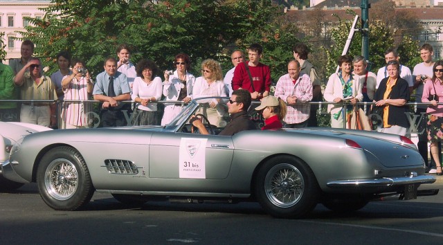 Ferrari_4.jpg