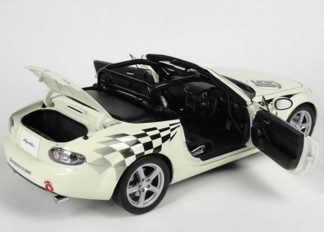 Mazda_MX-5_Roadster_NR-A_Mazdaspeed_perlweiss_Nr_05_RHD__AUTOart_80644_21847_07.JPG