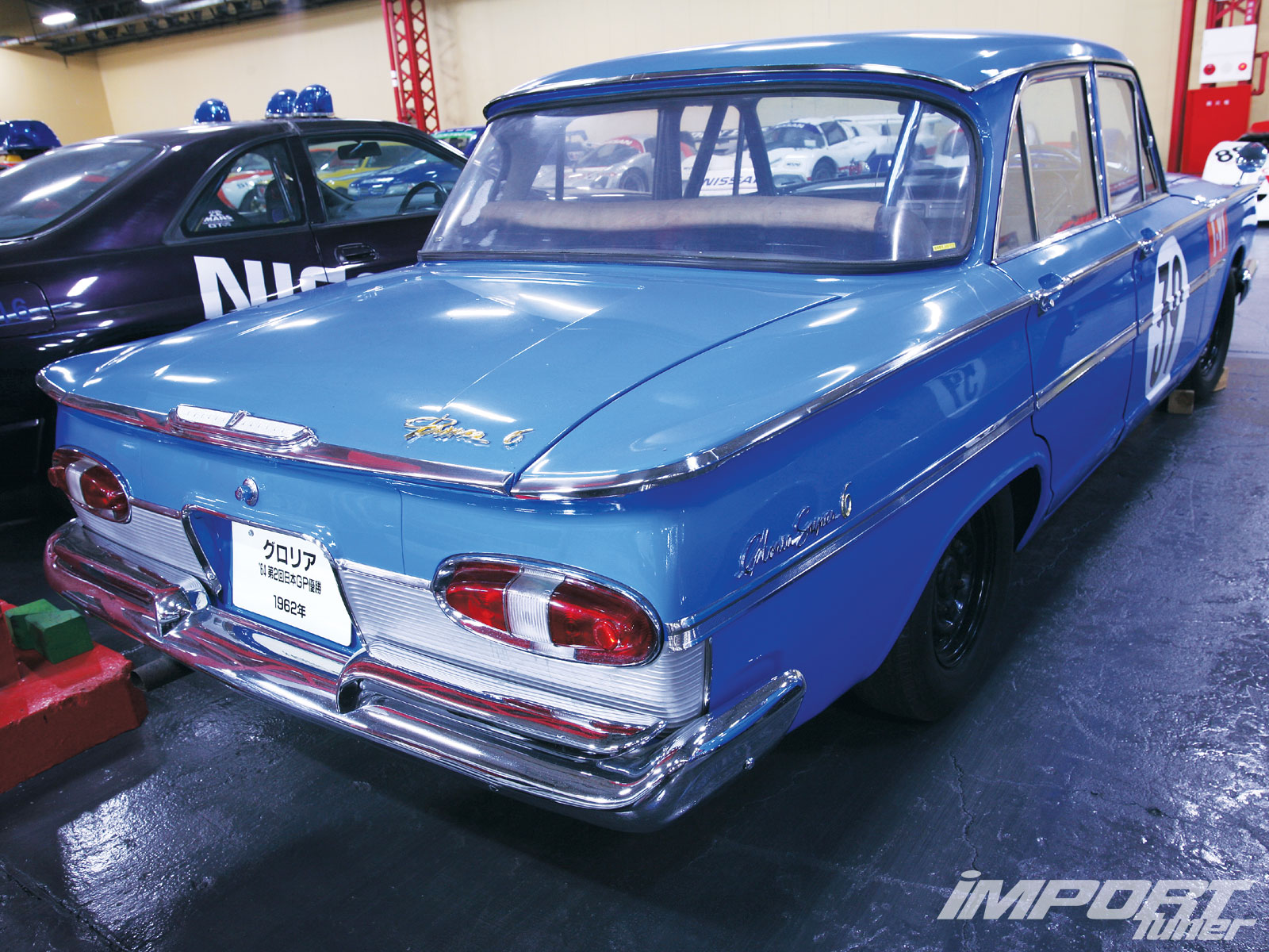 impp_1006_15_o+nissan_car_collection+gloria_rear.jpg