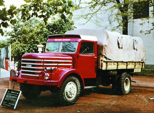 Csepel_West_Africa_04.jpg
