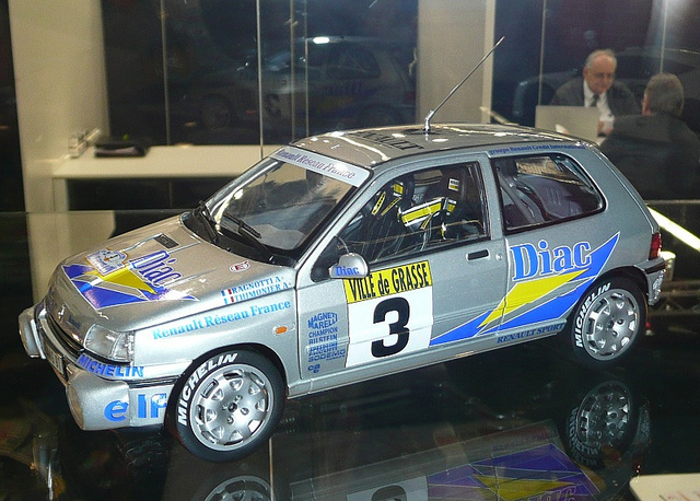 6892962544_604bb370de_z.jpg