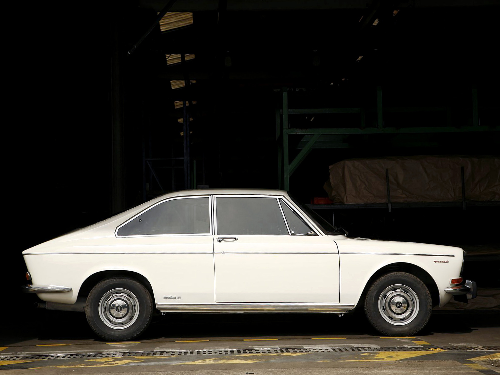heuliez_simca-1501-coach-special-concept-1968_r7.jpg.jpg